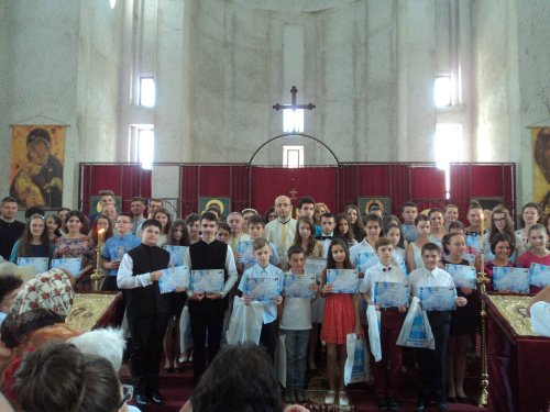 Elevi premiaţi la Catedrala Episcopală din Oradea