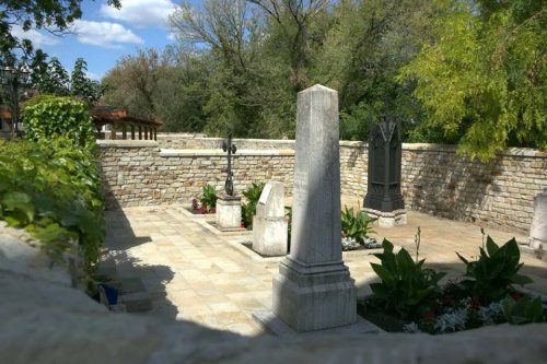 Cimitirul Bisericii „Sfântul Ioan“ şi rezervaţia Ghica-Şubin-Hoffmann din Vaslui