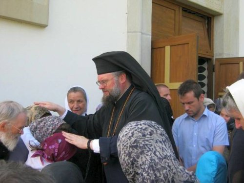 Slujire arhierească la Mănăstirea Popăuţi