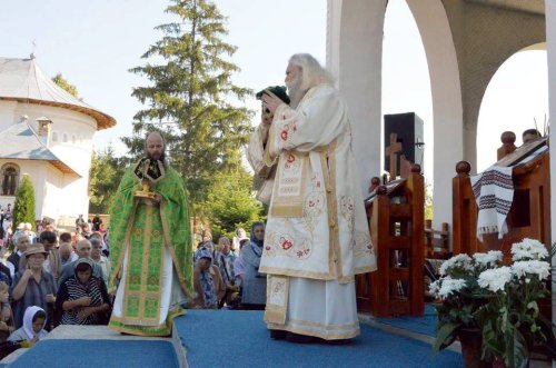 Liturghie arhierească la hramul Mănăstirii Gorovei