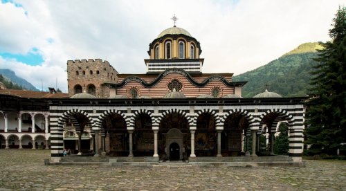 Sărbătoare la Mănăstirea Rila din Bulgaria