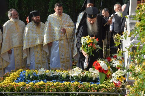 Slujbe arhiereşti oficiate în cinstea Părintelui Nicodim Măndiţă