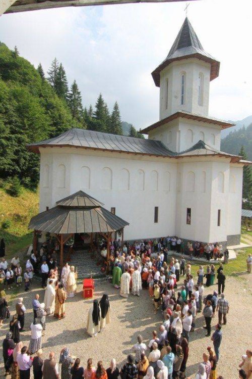 Biserica Mănăstirii Piscul Negru a fost târnosită