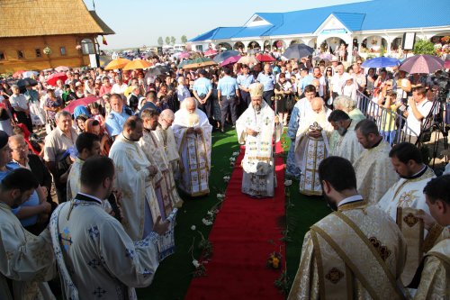 Sfinţirea bisericii şi a aşezământului de bătrâni din Slobozia Ciorăşti