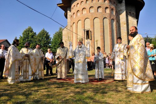 Slujbe arhiereşti la Biserica Precista din Bacău