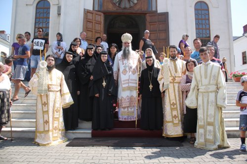 Sfinte Liturghii arhiereşti  în Mitropolia Olteniei