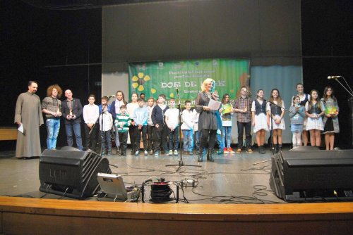 Peste 200 de tineri la Festivalul Național „Dor de Folk” 