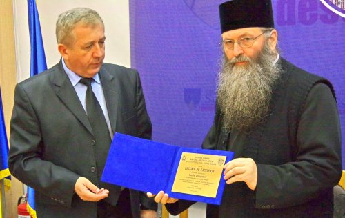 Diplomă de excelenţă pentru arhimandritul Iustin Dragomir