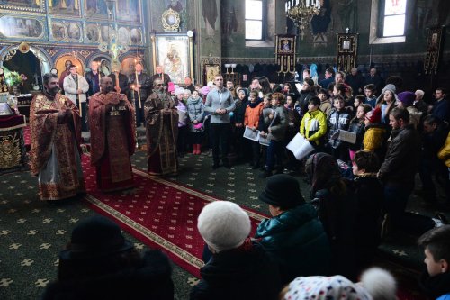 Elevii de la Şcoala „Bogdan Vodă“, în rugăciune de sărbătoarea Sfântului Andrei