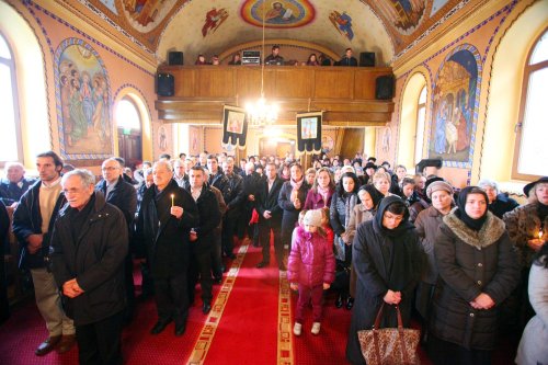 Biserica din Arini, judeţul Braşov, a fost târnosită