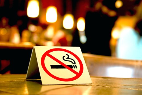 Fumatul, interzis în toate spaţiile publice închise