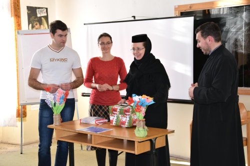 Tombolă caritabilă organizată de studenţii Facultăţii de Teologie Ortodoxă din Iaşi