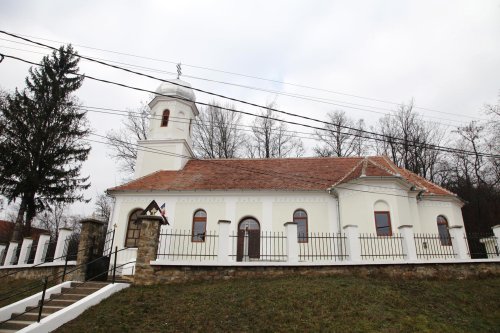 Biserica din Arini, centru al vieţii comunitare