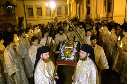 Procesiune cu moaştele Sfinţilor Trei Ierarhi la Catedrala Patriarhală