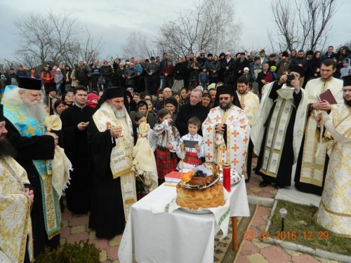 Rugăciuni pentru Arhiepiscopul Adrian, la Pogleţ