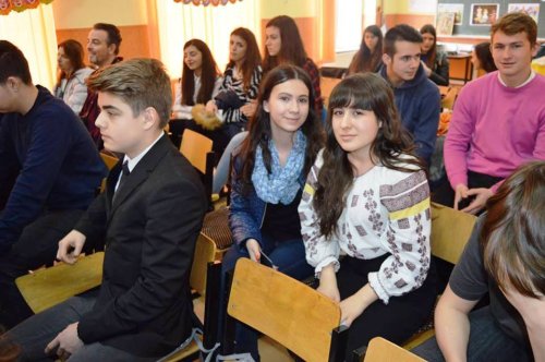 Peste 60 de tineri braşoveni, la întâlnirea „Cine sunt şi Ce aleg”