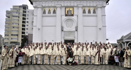 Preoţii din Protoieria Bacău, în comuniune la Catedrala „Sfântul Nicolae“