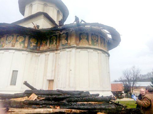 Incendiu la biserica-monument istoric de la Valea Danului, Argeş