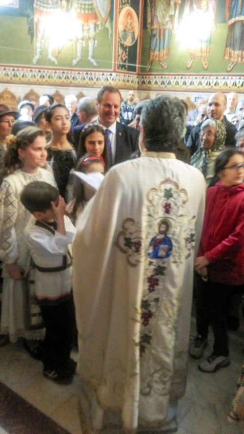 Imne religioase cântate de copii la Parohia „Nașterea Maicii Domnului” din Capitală