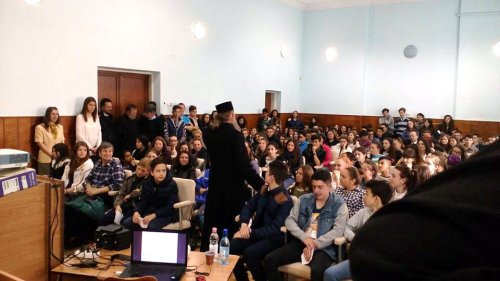 Programul „Să ştii mai multe, să fii mai bun!“, prilej de dezbateri duhovniceşti la Târgu Frumos