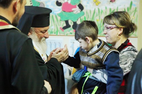 Vizita PS Ilarion Făgărăşanul la copiii din Spitalul de Psihiatrie