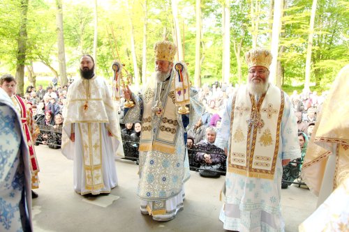 Hramuri la Izvorul Tămăduirii