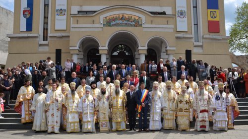 Să ne luminăm cu prăznuirea