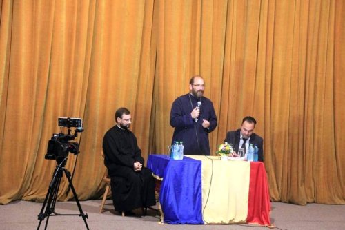 Părintele Constantin Necula, în dialog cu romaşcanii