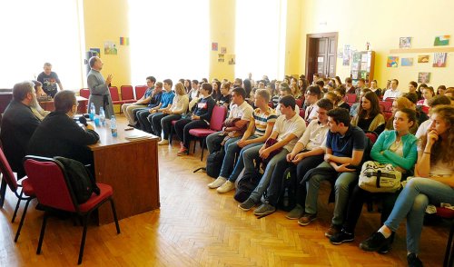 Anul omagial al educației tineretului ortodox în Arhiepiscopia Aradului