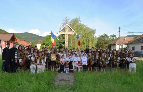 Înfrăţire între grupuri de tineri din Bucovina şi Ardeal