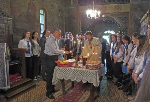 Rugăciuni pentru Eminescu, la Ipoteşti