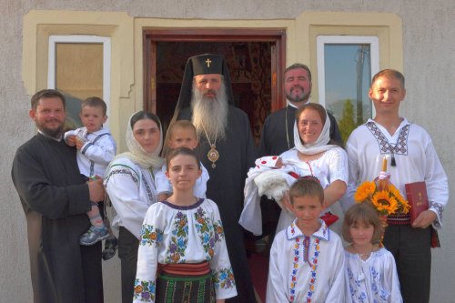 IPS Mitropolit Teofan a oficiat Taina Botezului pentru prunca Filoteia