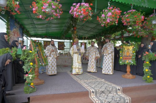 Liturghie arhierească la hramul Mănăstirii Varatic