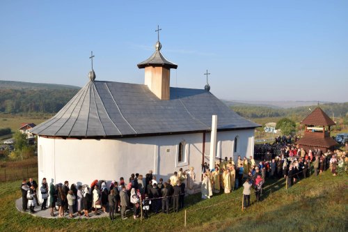 Sfinţire de biserică la Balta Arsă