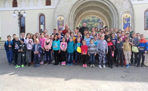Copii din Ilva Mică, în pelerinaj în Bistrița-Năsăud