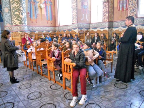 Cuvioasa Parascheva, cinstită de elevi la Biserica „Nașterea Domnului” din Cluj-Napoca