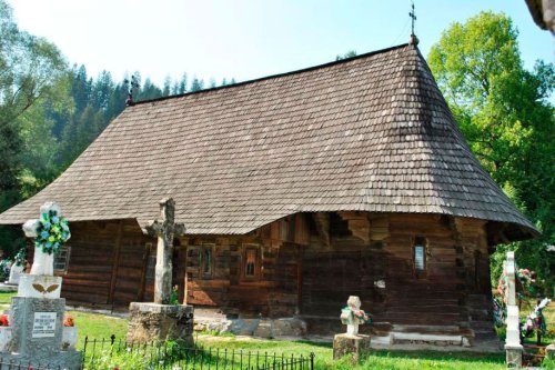 Cea mai veche biserică de lemn din Europa împlineşte 670 de ani