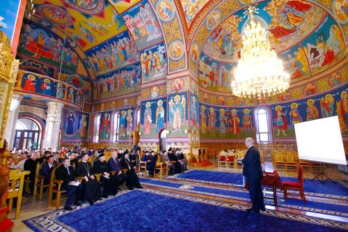 Conferințe despre formarea religioasă prin Școală și Biserică la Focșani și Buzău