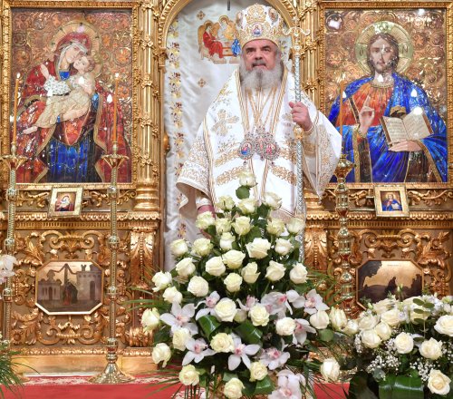 Patriarhul României şi-a sărbătorit sfântul ocrotitor