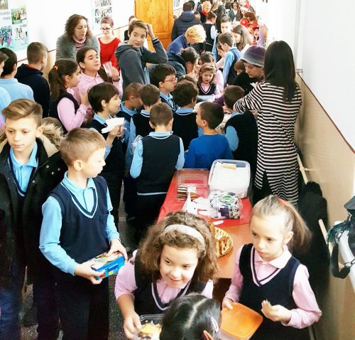 Târg cu produse culinare în scop filantropic la Liceul Ortodox Oradea