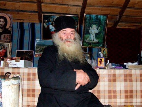 Părintele Proclu Nicău s-a mutat la Domnul