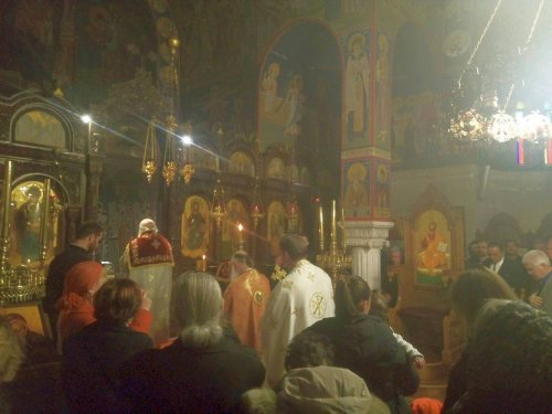 Pelerini ortodocși români din Viena, rugători la Mănăstirea Nea Makri, Grecia