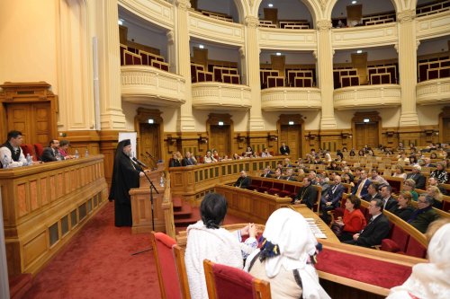 Conferinţă despre tradiţii şi obiceiuri româneşti la Palatul Patriarhiei