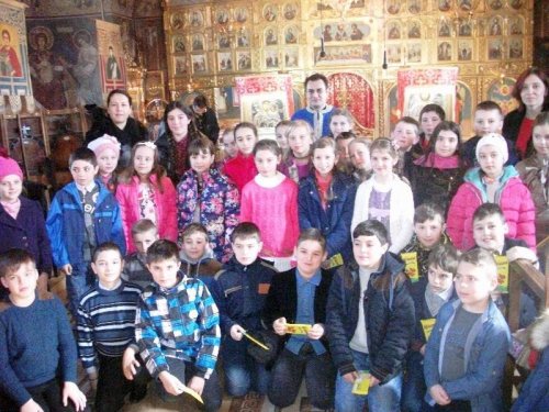 Ateliere de creat mărţişoare pentru copiii din Arhiepiscopia Sibiului   