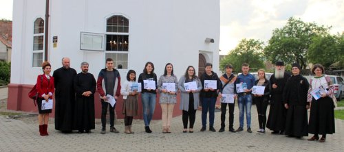 Premii în bani pentru participanţii la concursul de fotografie „Bucuriile Învierii Domnului”, la Făgăraş
