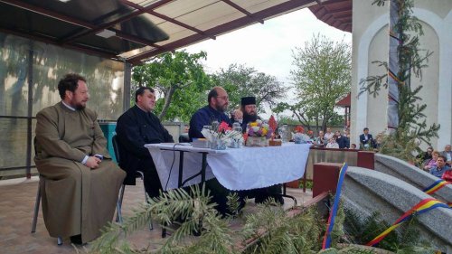 Părintele Constantin Necula a lansat cartea „Bucuria însingurării“