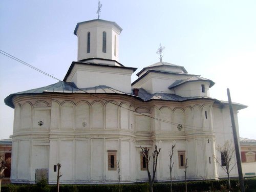 Biserica Obedeanu din Craiova se pregăteşte de praznic