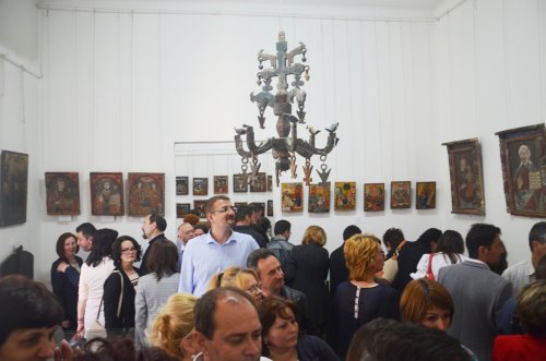 Sute de vizitatori  la Muzeul Episcopiei Oradiei
