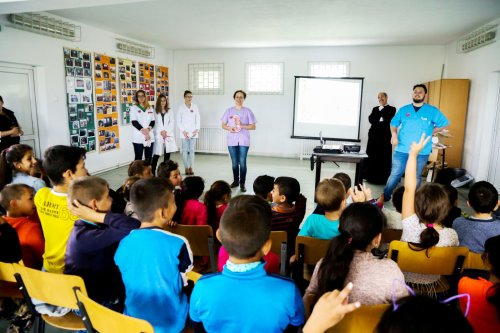 Campanie de informare asupra sănătății și igienei orale la Rusciori, Sibiu