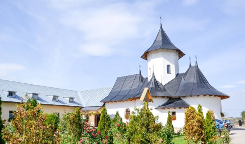 Ajutor pentru Căminul de bătrâni de la Mănăstirea Groşi – Boroaia